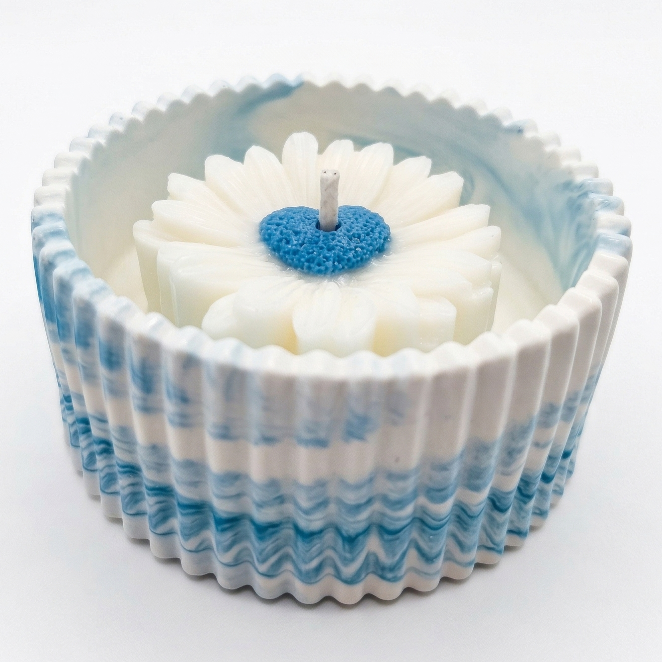 Bougie Marguerite dans les nuages - Blanc / Bleu / Mangue, Citron vert