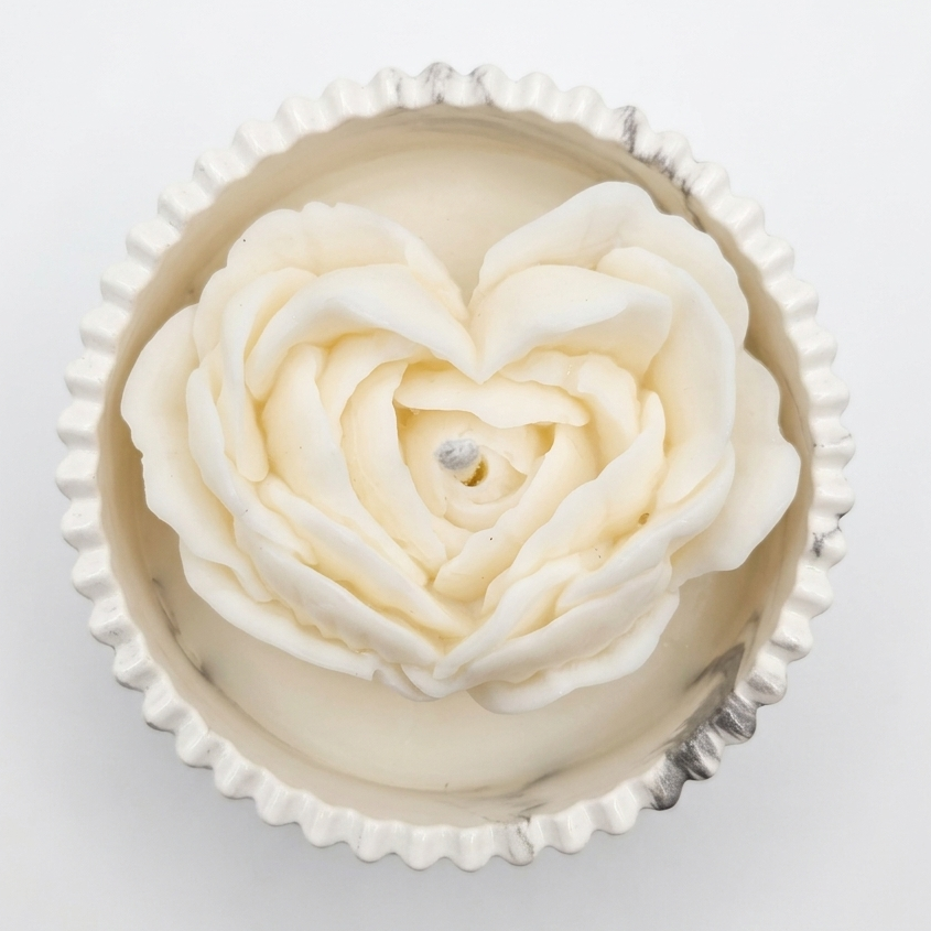 Bougie Carrara - Pivoine / Blanc / Argent / Citron vert, Mangue