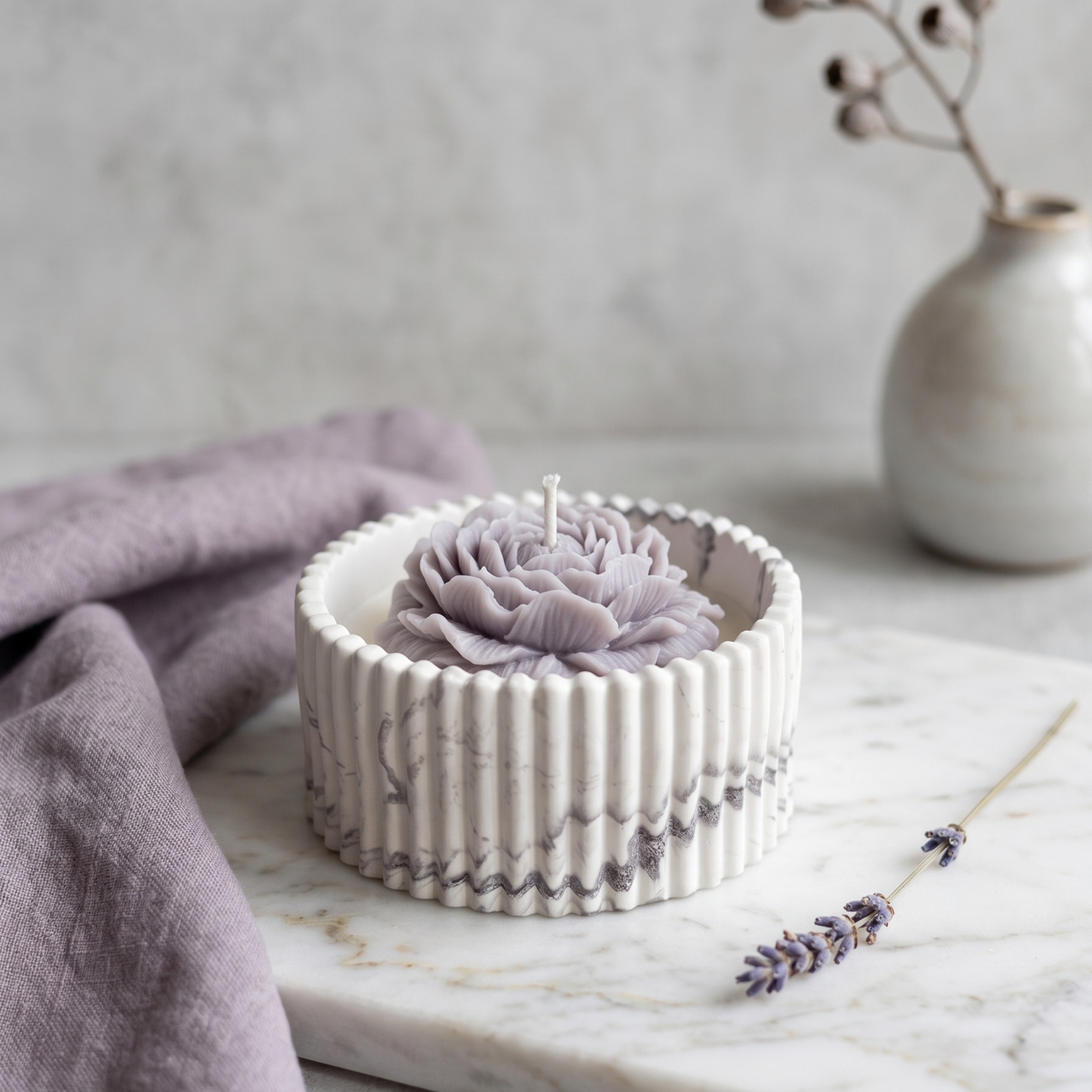 Bougie Carrara - Pivoine / Blanc / Argent / Citron vert, Mangue