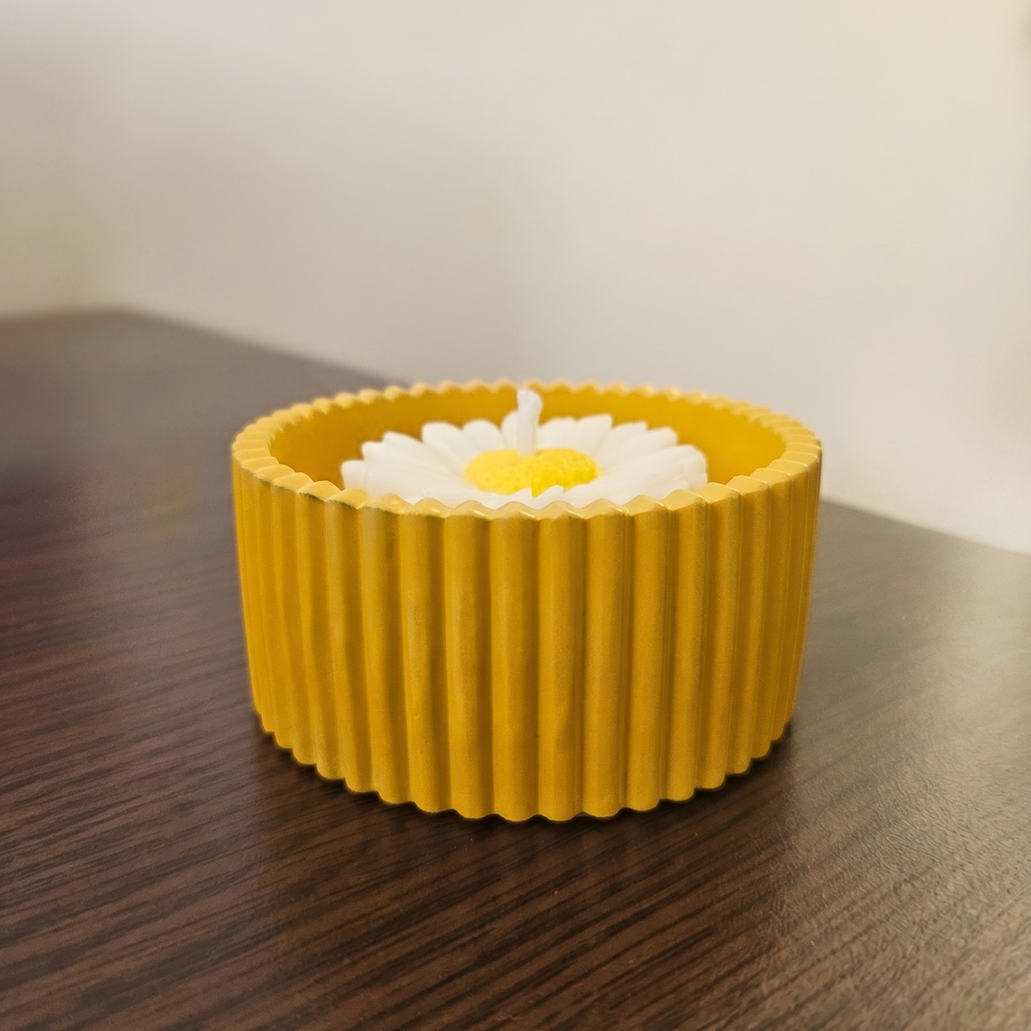 Bougie Marguerite - Jaune / Abricot, Vanille