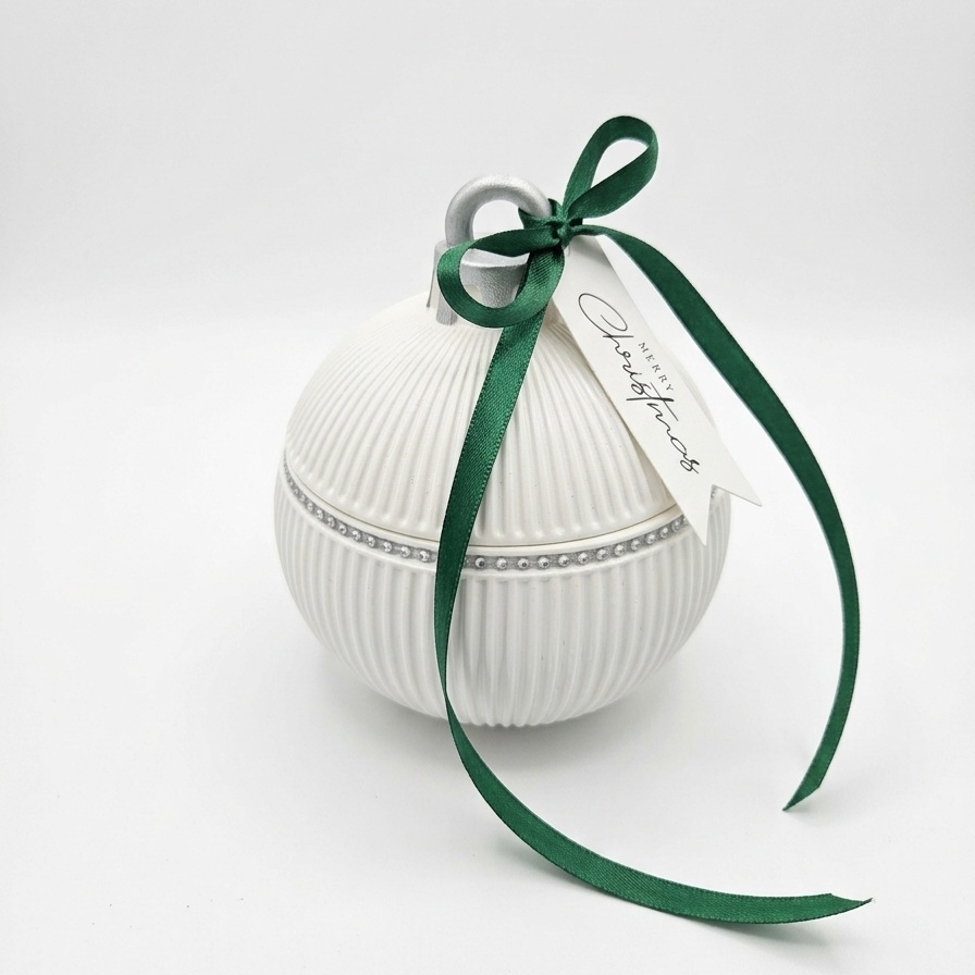 Bougie Christmas Bauble Elegance - Blanche / Argentée / Magie d'Hiver