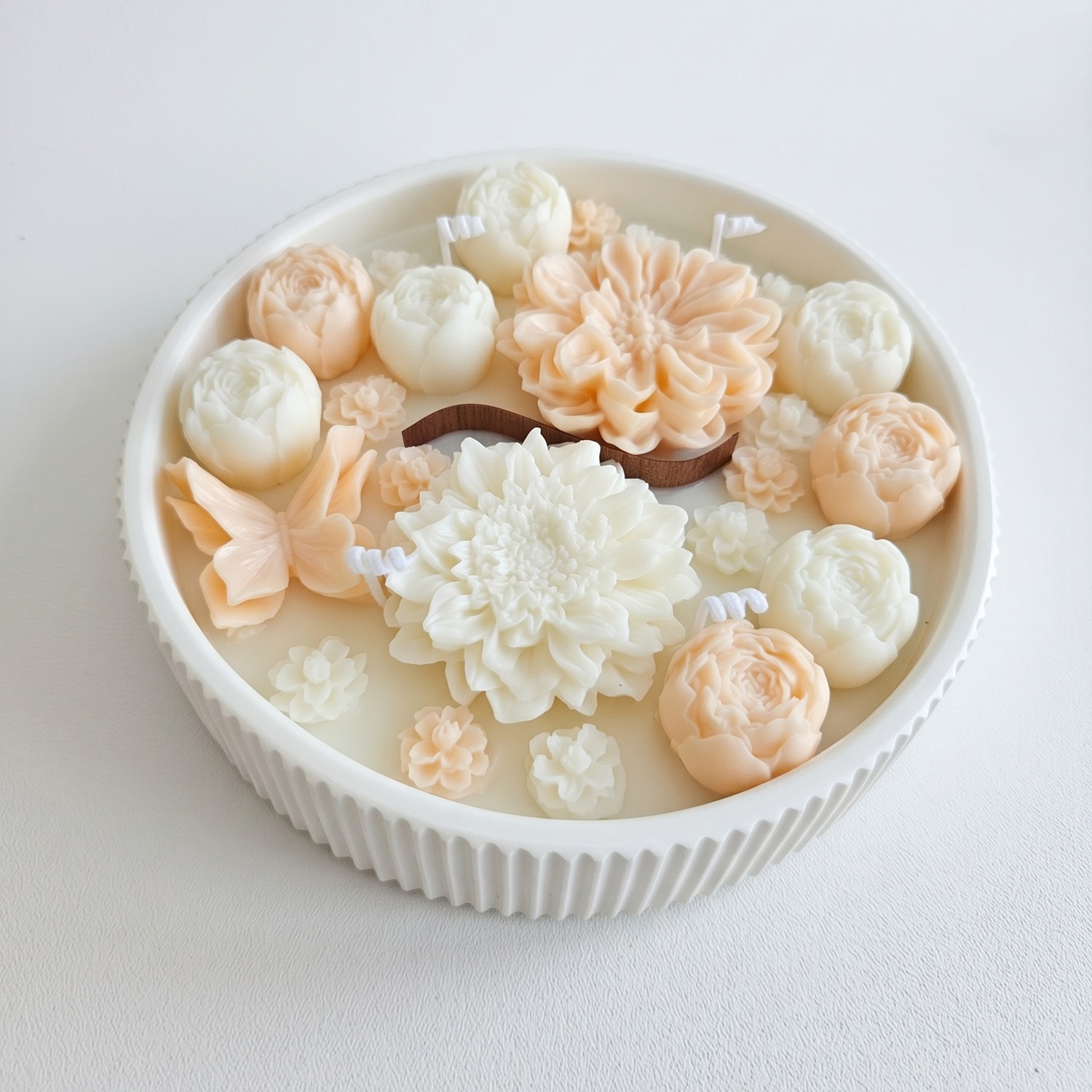 Bougie Reine des fleurs - Blanche / Orange rosé / Vanille, Coco d'Islande